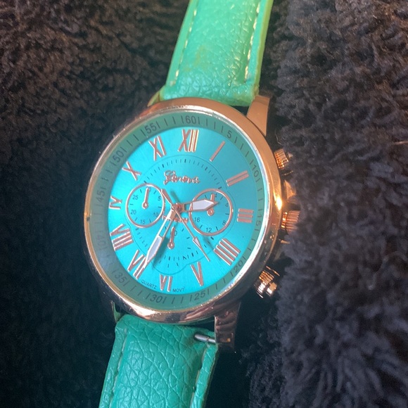 Green Geneva Watch - Picture 2 of 4